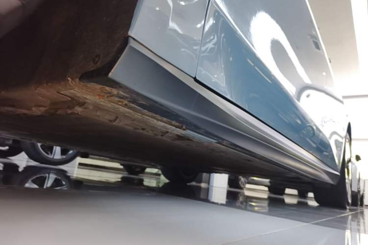 Used Nio ET5 2022 75 kWh Left Side Sill