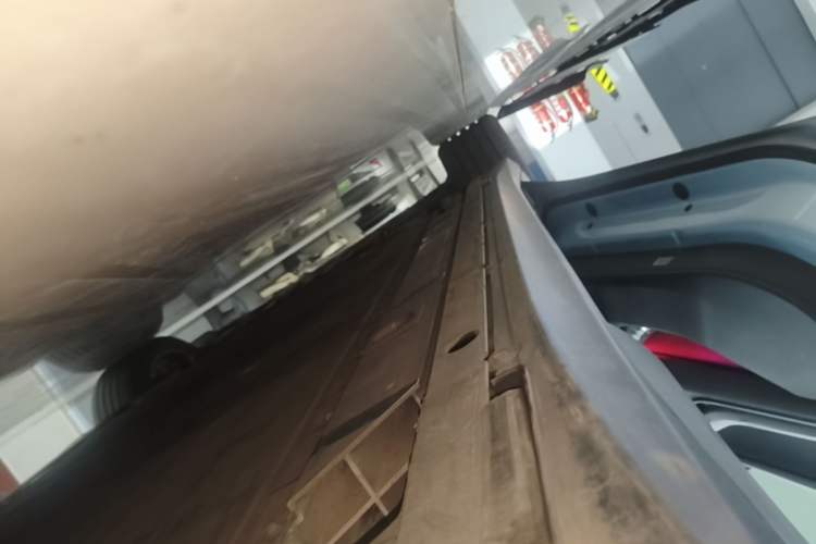 Used Nio ET5 2022 75 kWh Left Side Sill