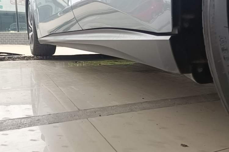 Used Nio ET5 2022 75 kWh Left Side Sill