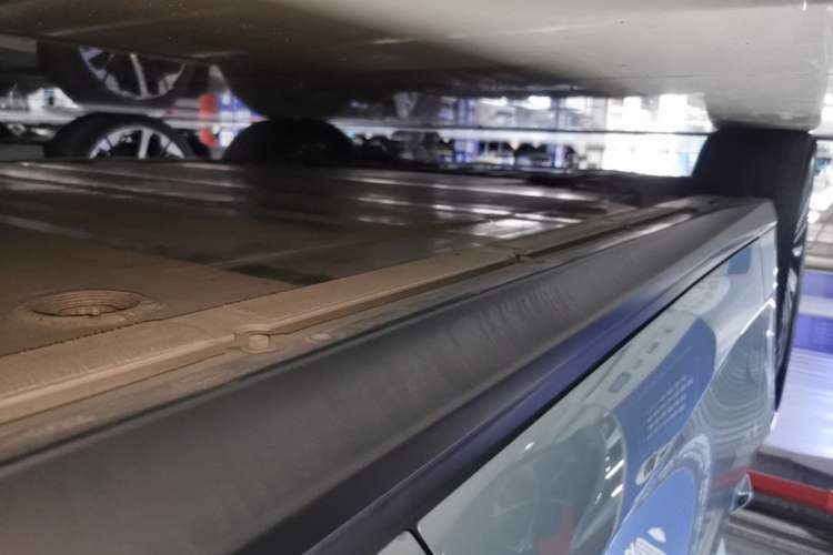 Used Nio ET5 2022 75 kWh Left Side Sill