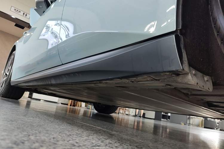 Used Nio ET5 2022 75 kWh Left Side Sill