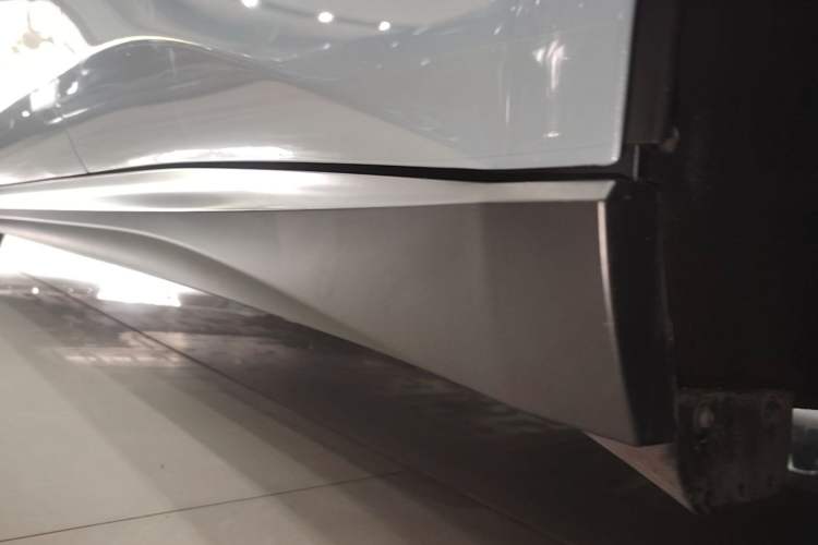 Used Nio ET5 2022 75 kWh Left Side Sill