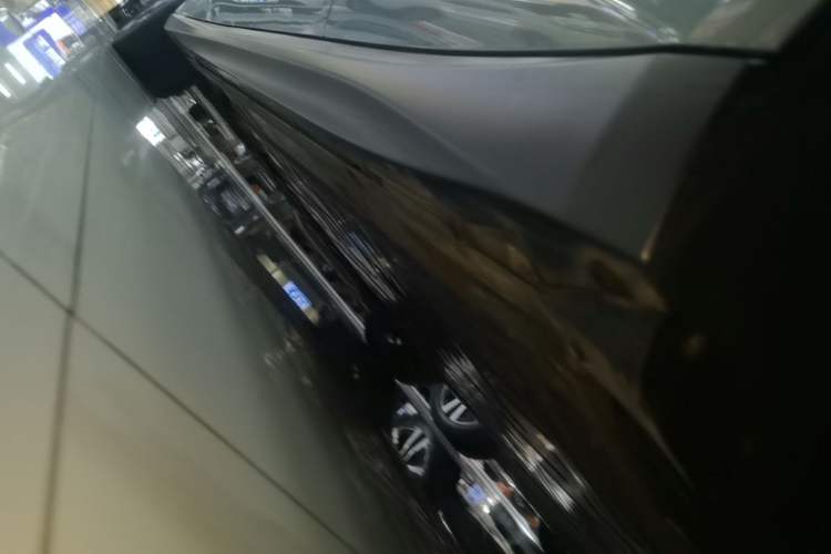 Used Nio ET5 2022 75 kWh Left Side Sill