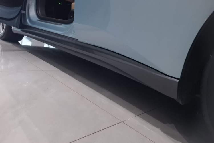 Used Nio ET5 2022 75 kWh Left Side Sill