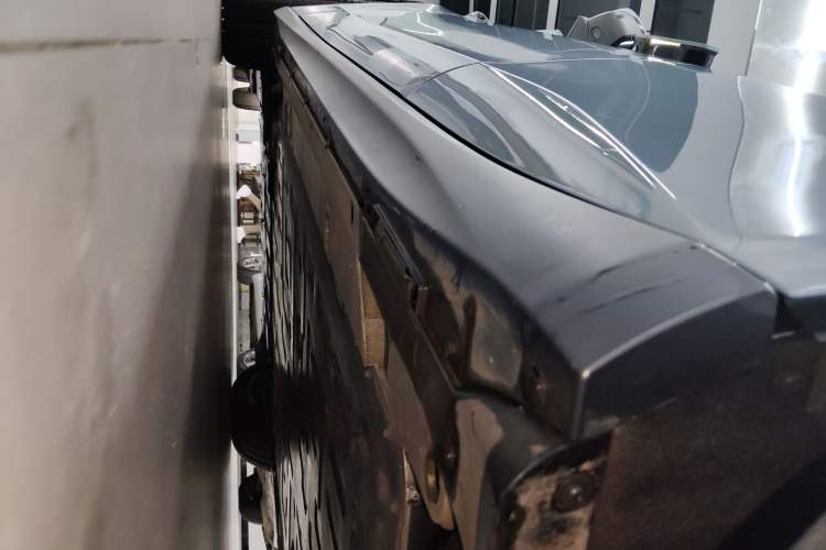 Used Nio ET5 2022 75 kWh Left Side Sill