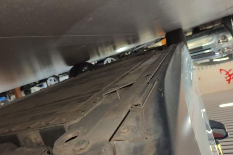Used Nio ET5 2022 75 kWh Left Side Sill