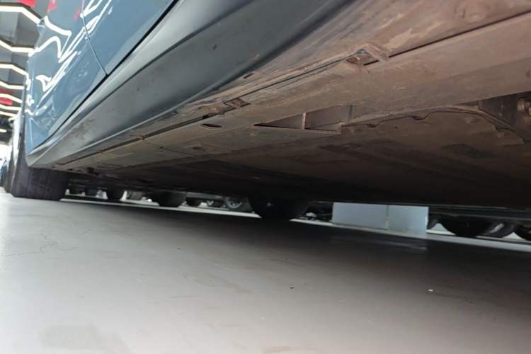 Used Nio ET5 2022 75 kWh Left Side Sill