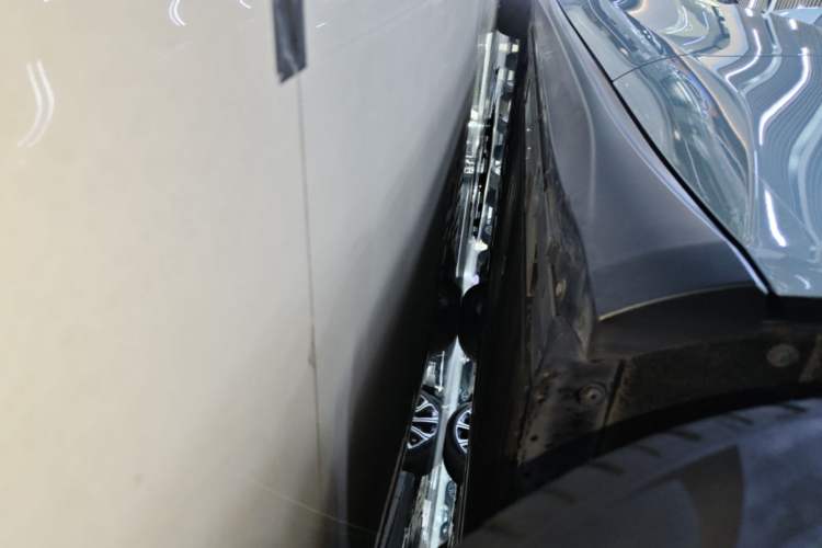 Used Nio ET5 2022 75 kWh Left Side Sill