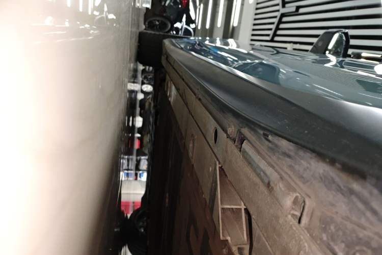 Used Nio ET5 2022 75 kWh Left Side Sill
