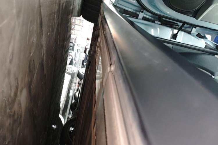 Used Nio ET5 2022 75 kWh Left Side Sill