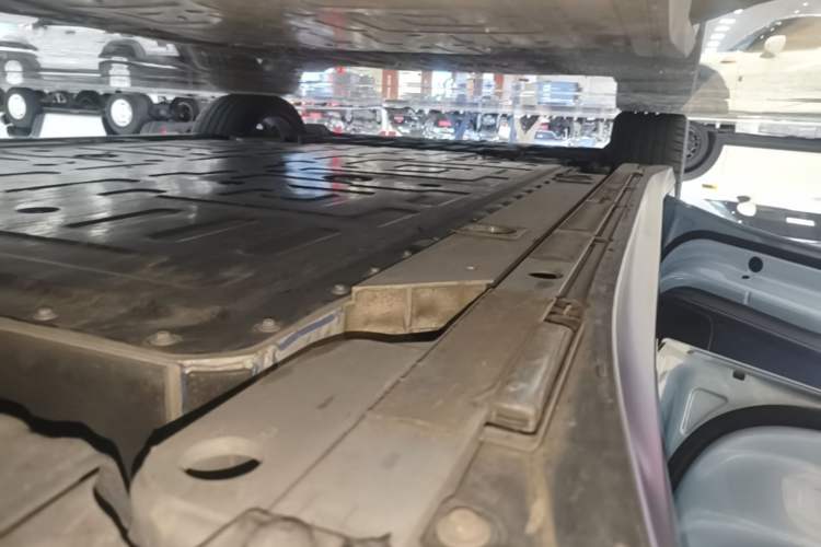 Used Nio ET5 2022 75 kWh Left Side Sill