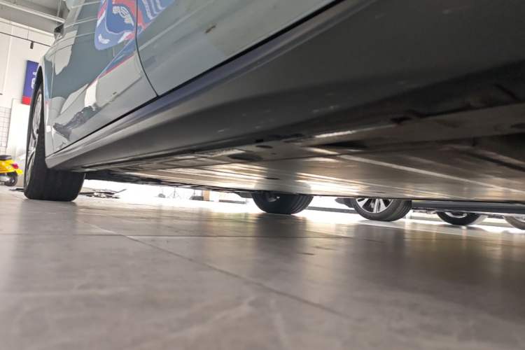 Used Nio ET5 2022 75 kWh Left Side Sill