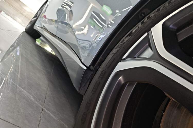 Used Nio ET5 2022 75 kWh Left Side Sill