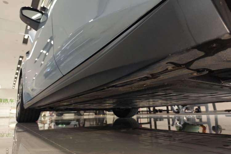 Used Nio ET5 2022 75 kWh Left Side Sill