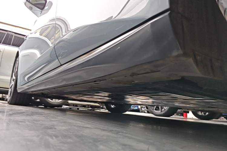 Used Nio ET5 2022 75 kWh Left Side Sill