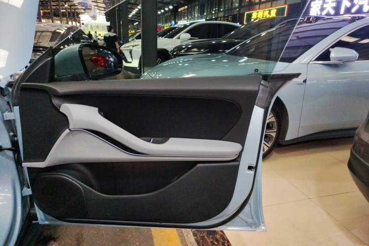 Used Nio ET5 2022 75 kWh Right Front Door Interior