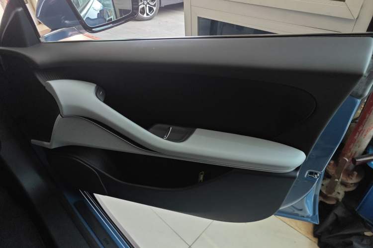 Used Nio ET5 2022 100 kWh Right Front Door Interior