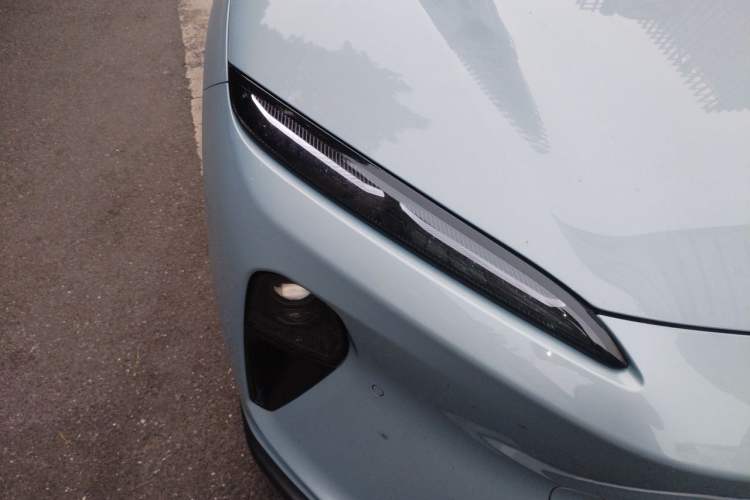 Used Nio ET5 2022 75 kWh Right Front Headlight