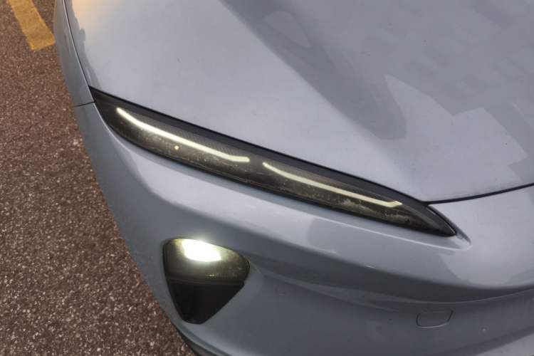 Used Nio ET5 2022 75 kWh Right Front Headlight