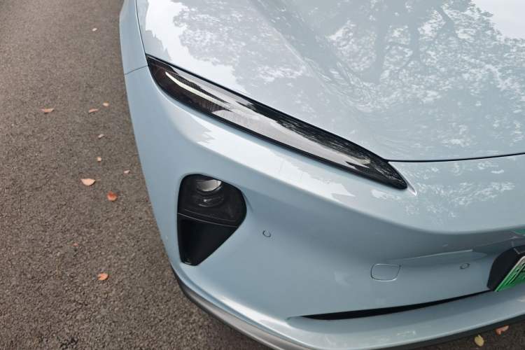 Used Nio ET5 2022 75 kWh Right Front Headlight