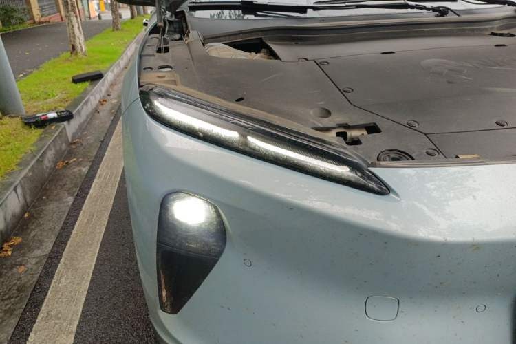 Used Nio ET5 2022 75 kWh Right Front Headlight