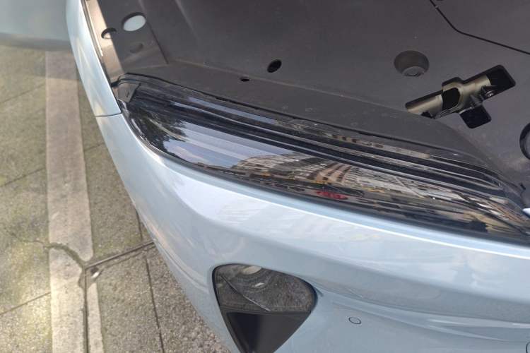 Used Nio ET5 2022 75 kWh Right Front Headlight