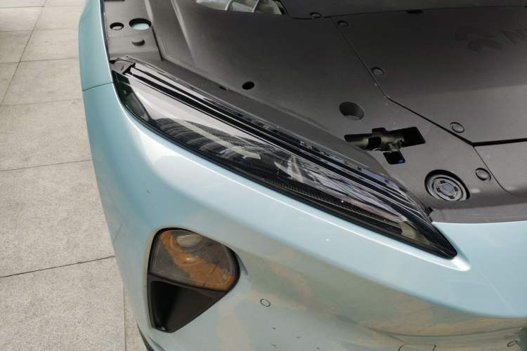 Used Nio ET5 2022 75 kWh Right Front Headlight