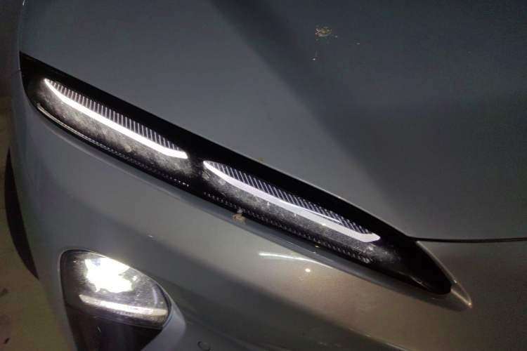 Used Nio ET5 2022 75 kWh Right Front Headlight