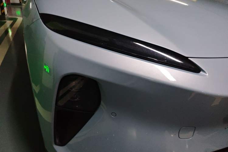 Used Nio ET5 2022 75 kWh Right Front Headlight