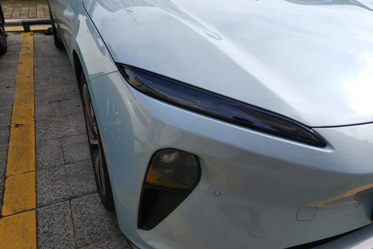 Used Nio ET5 2022 75 kWh Right Front Headlight