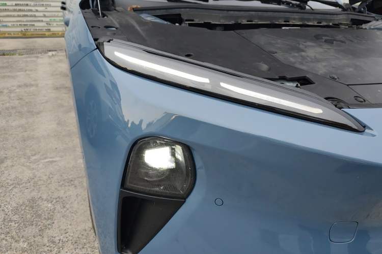 Used Nio ET5 2022 75 kWh Right Front Headlight