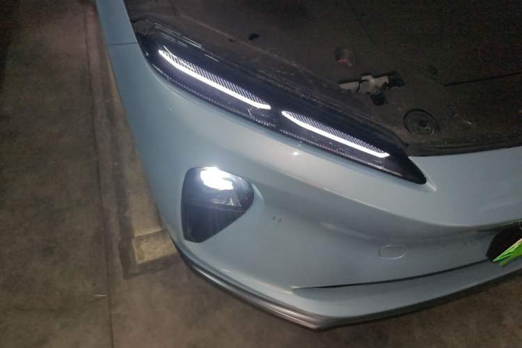 Used Nio ET5 2022 75 kWh Right Front Headlight