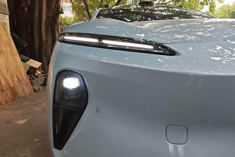 Used Nio ET5 2022 75 kWh Right Front Headlight