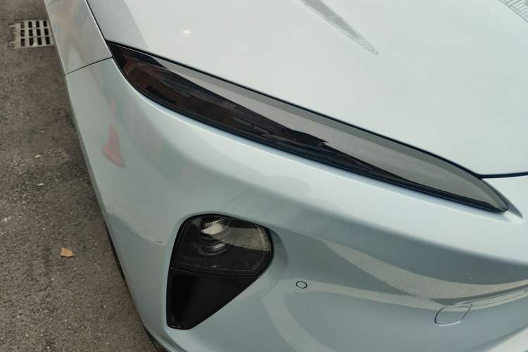 Used Nio ET5 2022 75 kWh Right Front Headlight