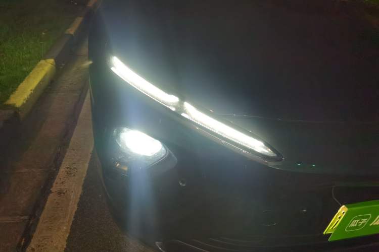 Used Nio ET5 2022 75 kWh Right Front Headlight