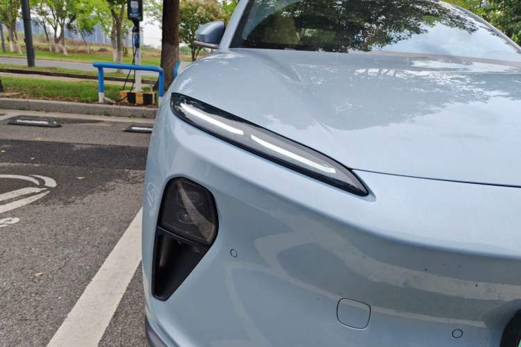 Used Nio ET5 2022 75 kWh Right Front Headlight