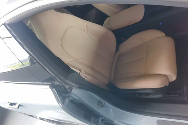 Used Nio ET5 2022 75 kWh Right Front Seat
