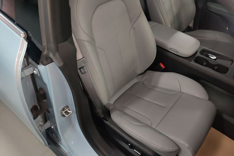 Used Nio ET5 2022 75 kWh Right Front Seat