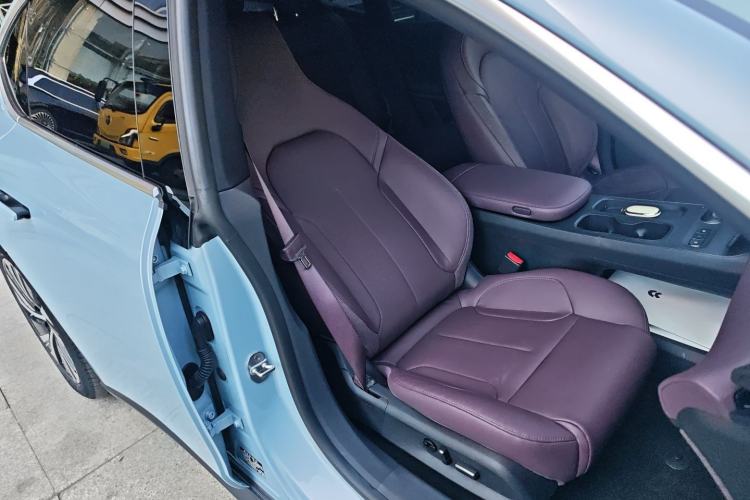 Used Nio ET5 2022 75 kWh Right Front Seat
