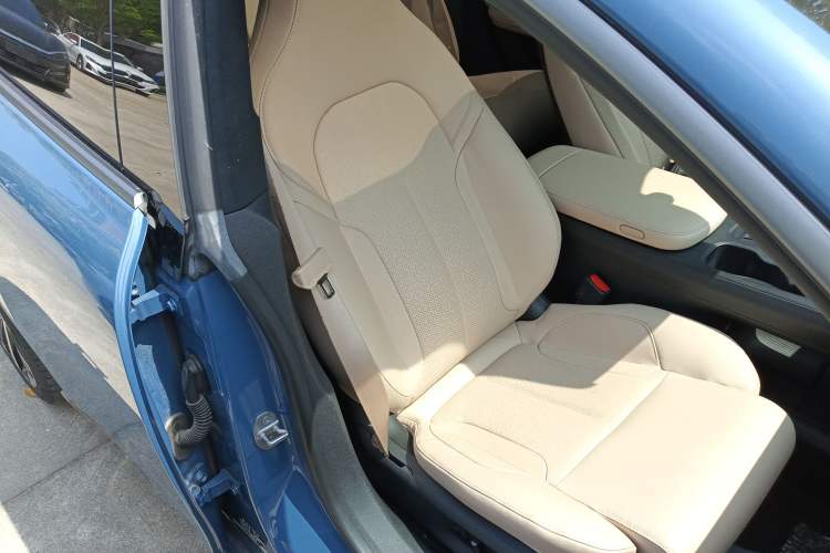 Used Nio ET5 2022 75 kWh Right Front Seat