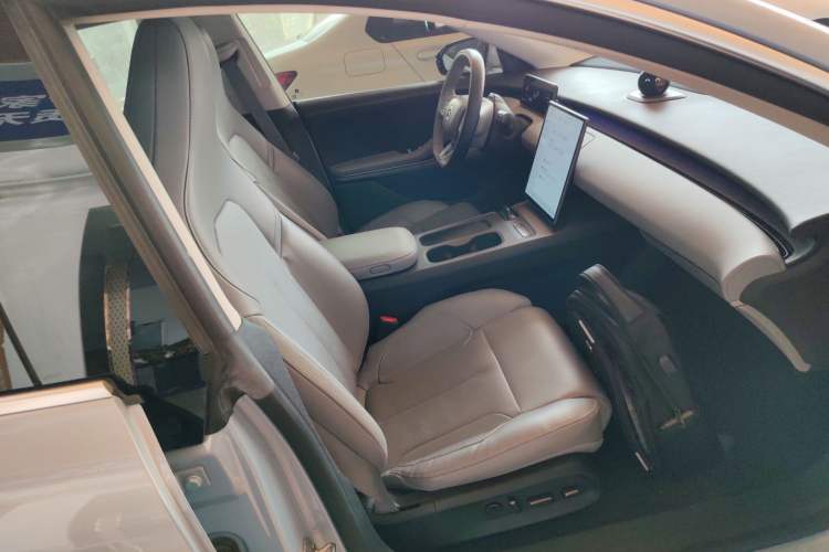 Used Nio ET5 2022 75 kWh Right Front Seat