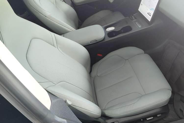 Used Nio ET5 2022 75 kWh Right Front Seat