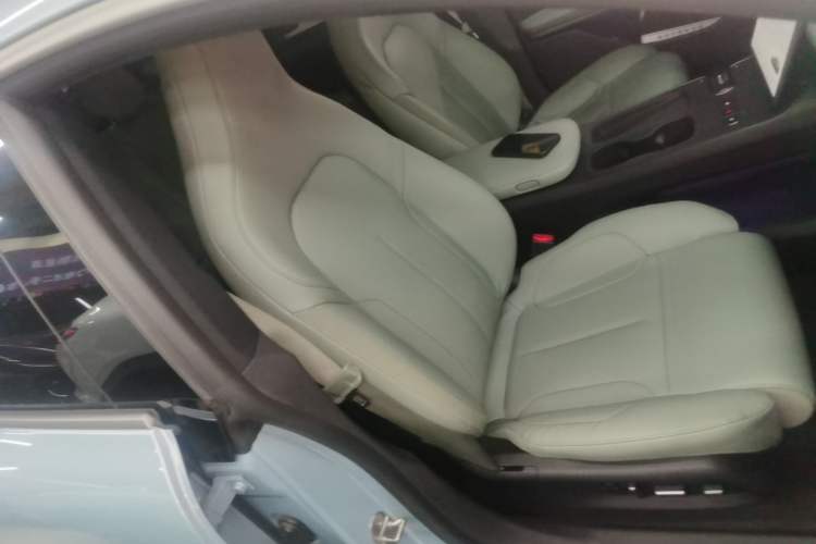 Used Nio ET5 2022 75 kWh Right Front Seat
