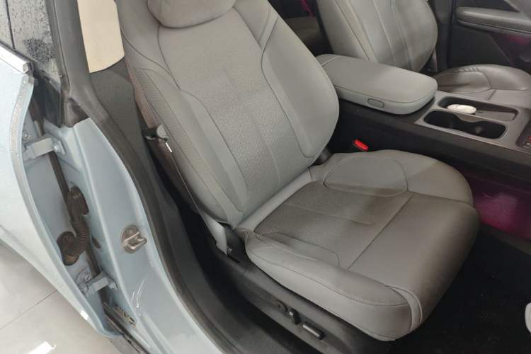 Used Nio ET5 2022 75 kWh Right Front Seat