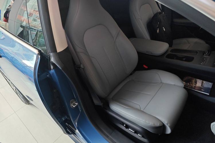 Used Nio ET5 2022 100 kWh Right Front Seat