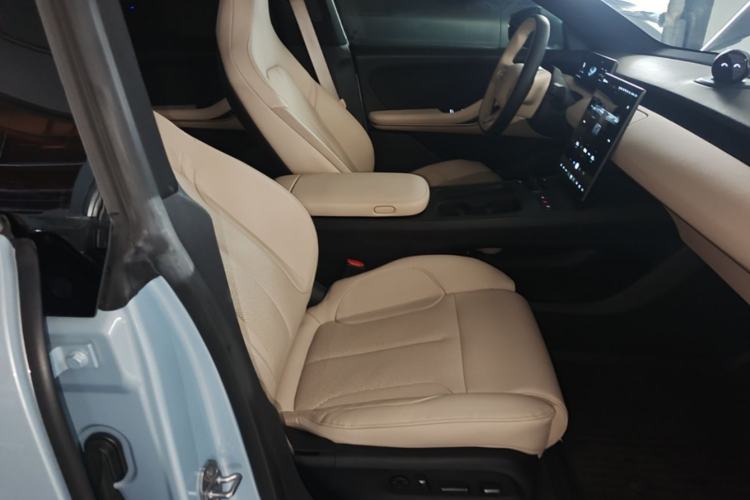 Used Nio ET5 2022 75 kWh Right Front Seat