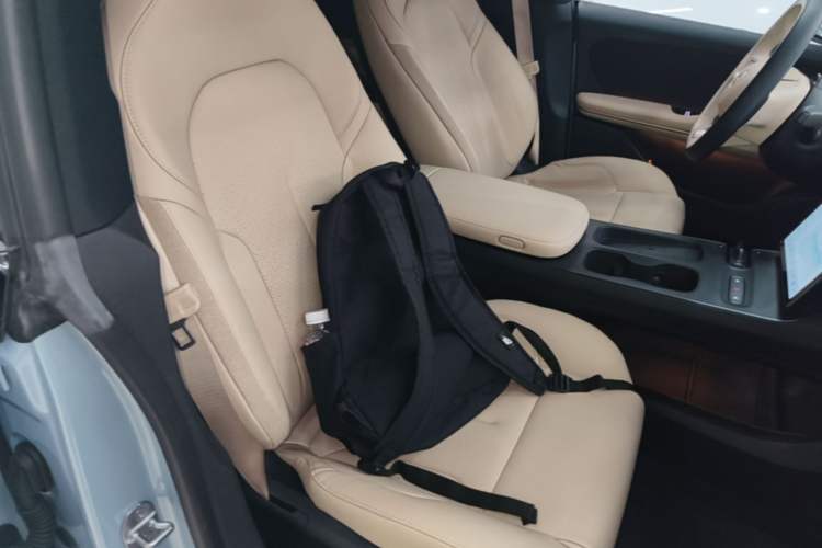 Used Nio ET5 2022 75 kWh Right Front Seat