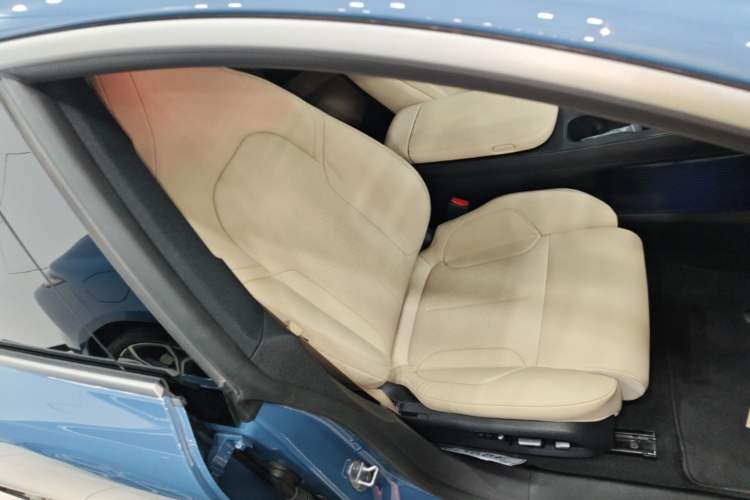Used Nio ET5 2022 100 kWh Right Front Seat