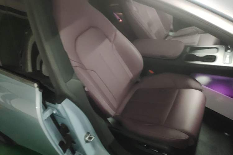 Used Nio ET5 2022 75 kWh Right Front Seat