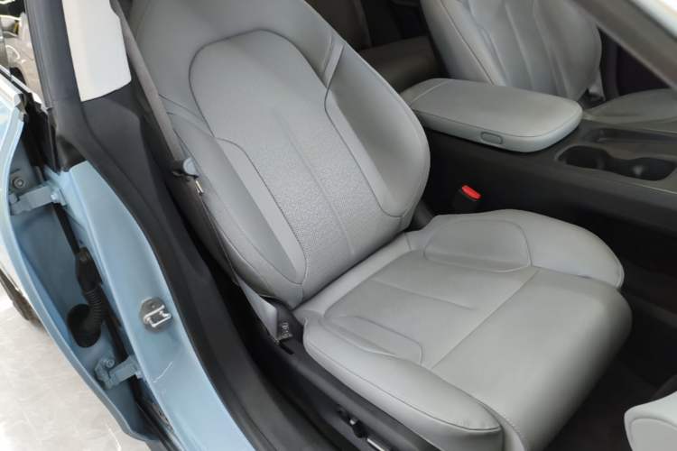 Used Nio ET5 2022 75 kWh Right Front Seat